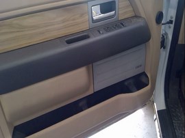 2011 FORD F150, WHITE, LARIAT, CREW, 5.0, 4X4, AT,   F25104